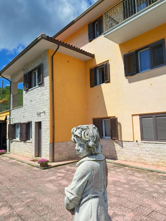 La Casa Di Mezzo-Affitti Brevi-Zona Ospedali Villa Busso Екстериор снимка